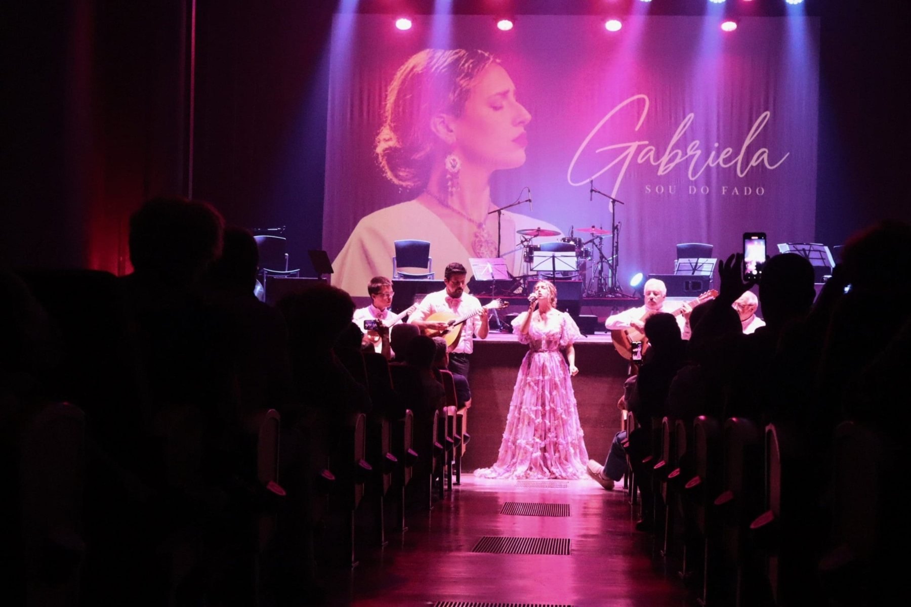 Gabriela em concerto no Cineteatro Messias