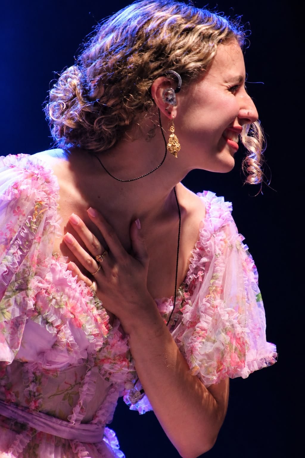 Gabriela em momento de emoção